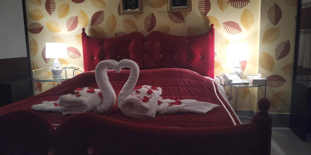 Honeymoon Suite